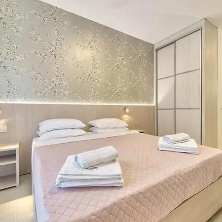 Artemis Hill Apartmán *